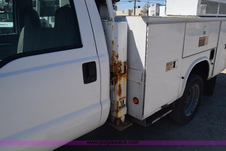 image for item K7279 2004 Ford F550 bucket truck