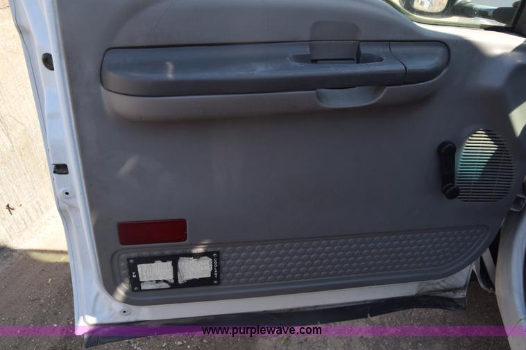 image for item K7282 2000 Ford F450 Super Duty XL bucket truck