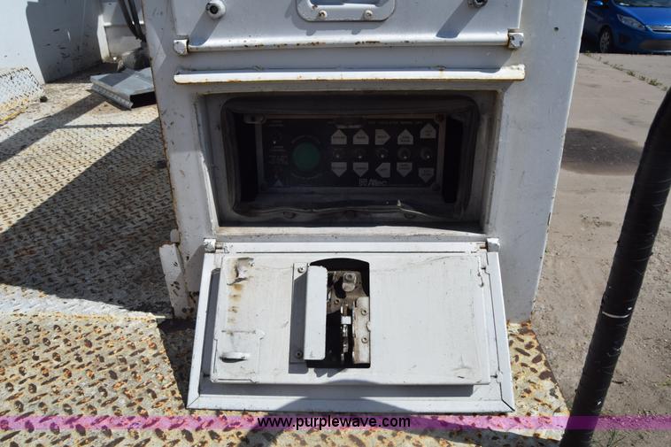 image for item K7282 2000 Ford F450 Super Duty XL bucket truck