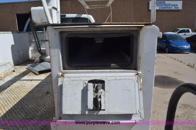 image for item K7282 2000 Ford F450 Super Duty XL bucket truck