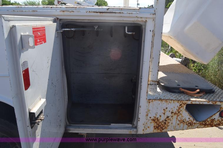 image for item K7282 2000 Ford F450 Super Duty XL bucket truck