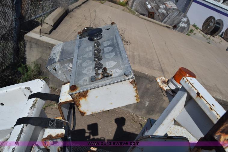 image for item K7282 2000 Ford F450 Super Duty XL bucket truck