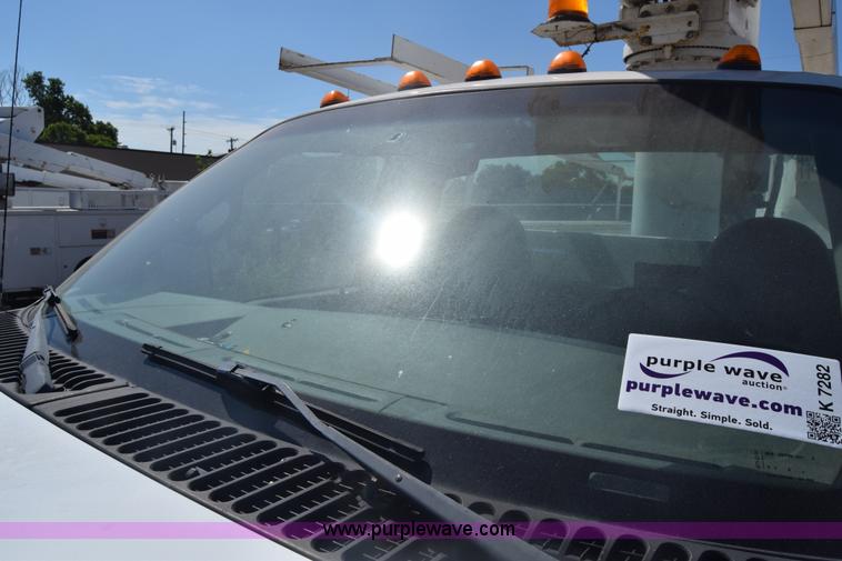 image for item K7282 2000 Ford F450 Super Duty XL bucket truck