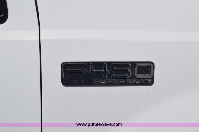 image for item K7282 2000 Ford F450 Super Duty XL bucket truck