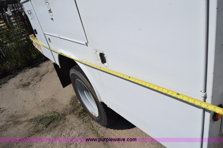 image for item K7282 2000 Ford F450 Super Duty XL bucket truck