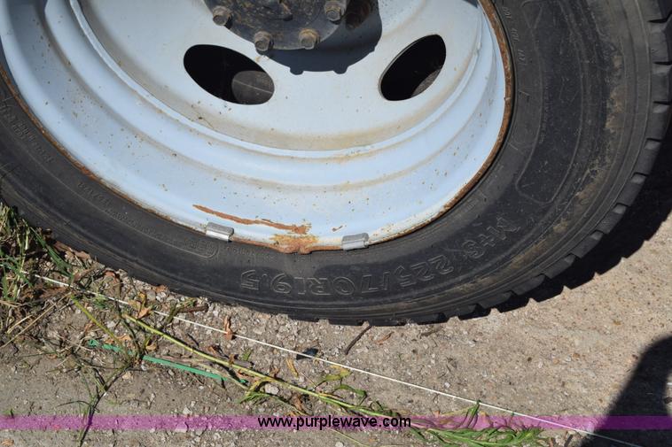 image for item K7282 2000 Ford F450 Super Duty XL bucket truck