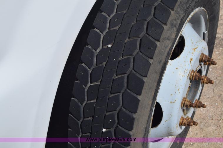 image for item K7282 2000 Ford F450 Super Duty XL bucket truck