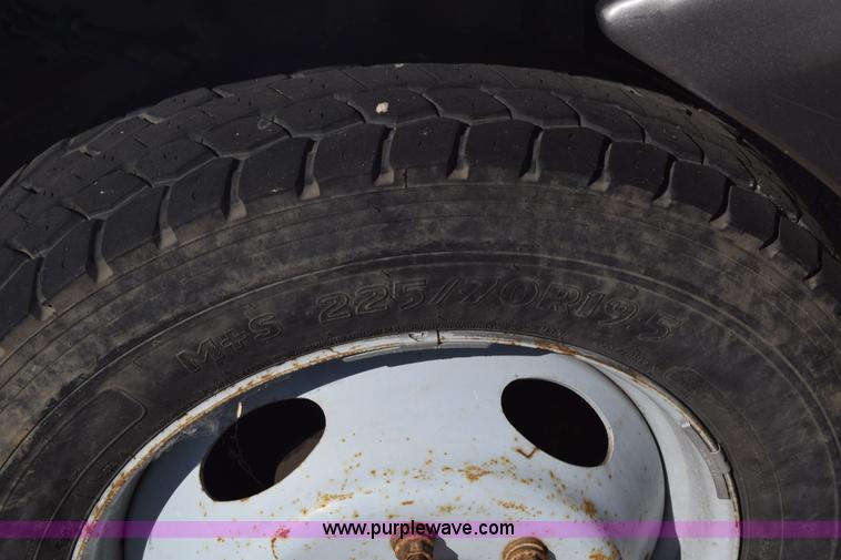 image for item K7282 2000 Ford F450 Super Duty XL bucket truck