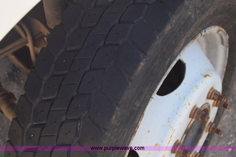 image for item K7282 2000 Ford F450 Super Duty XL bucket truck