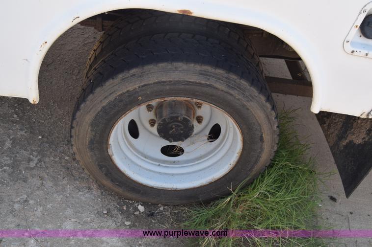 image for item K7282 2000 Ford F450 Super Duty XL bucket truck