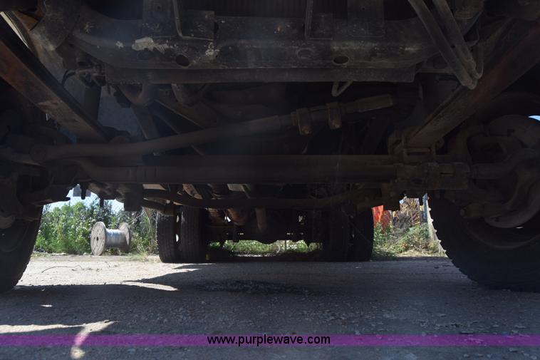 image for item K7282 2000 Ford F450 Super Duty XL bucket truck