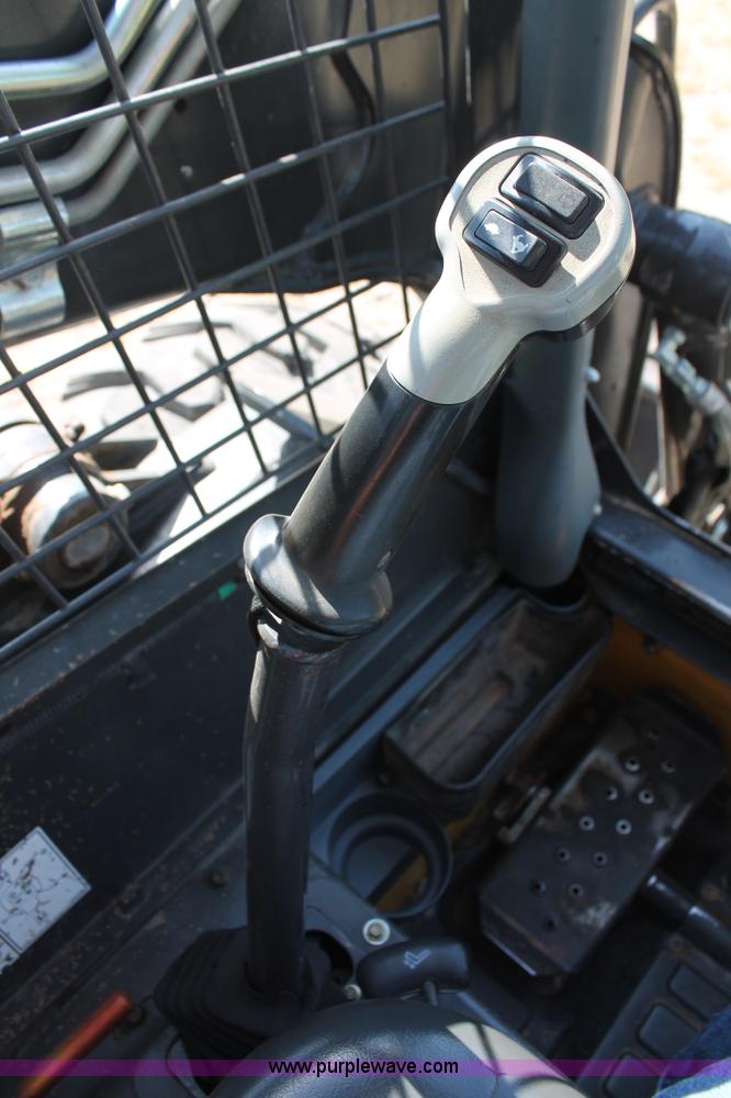 image for item K8796 2012 New Holland L220 skid steer