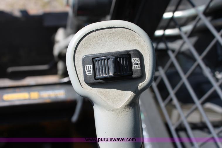 image for item K8796 2012 New Holland L220 skid steer