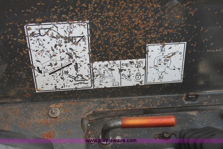 image for item K8796 2012 New Holland L220 skid steer