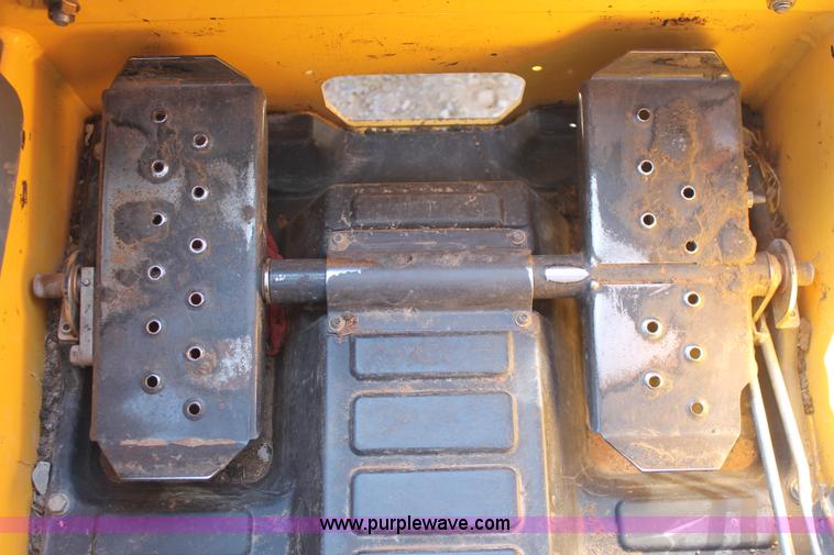 image for item K8796 2012 New Holland L220 skid steer