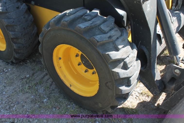 image for item K8796 2012 New Holland L220 skid steer