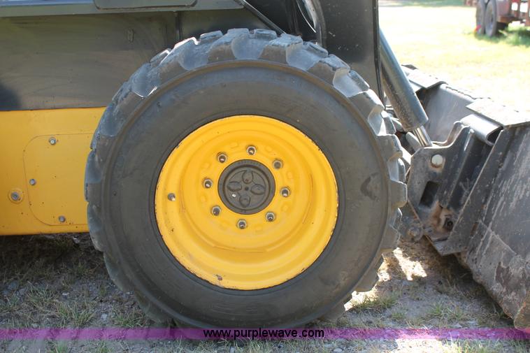 image for item K8796 2012 New Holland L220 skid steer