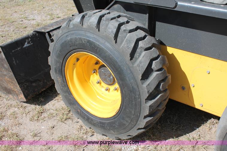 image for item K8796 2012 New Holland L220 skid steer