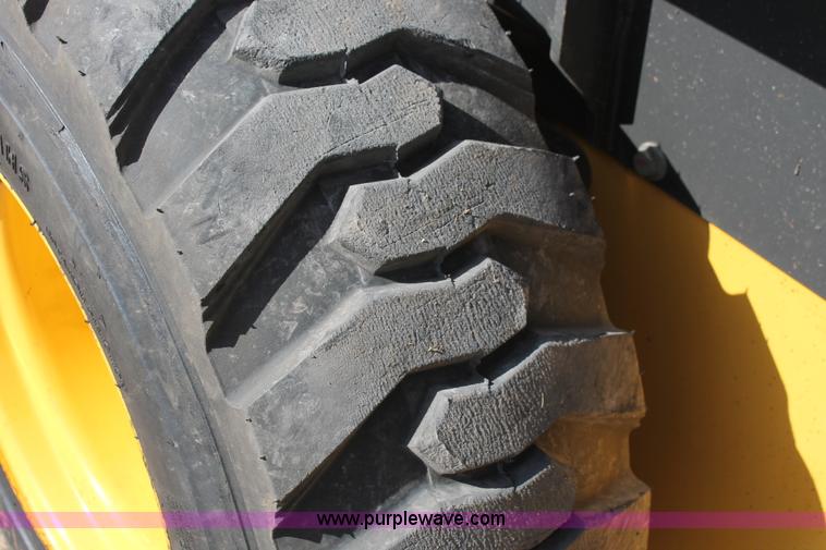 image for item K8796 2012 New Holland L220 skid steer