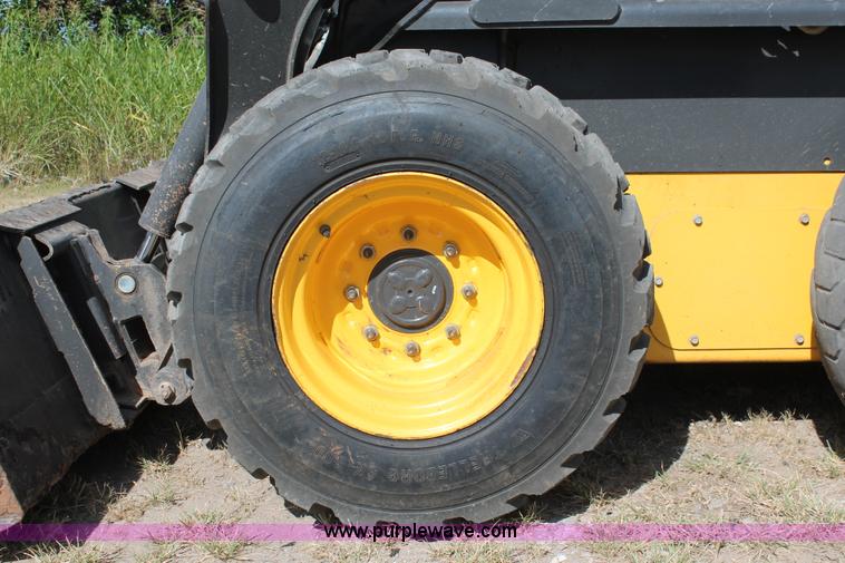 image for item K8796 2012 New Holland L220 skid steer