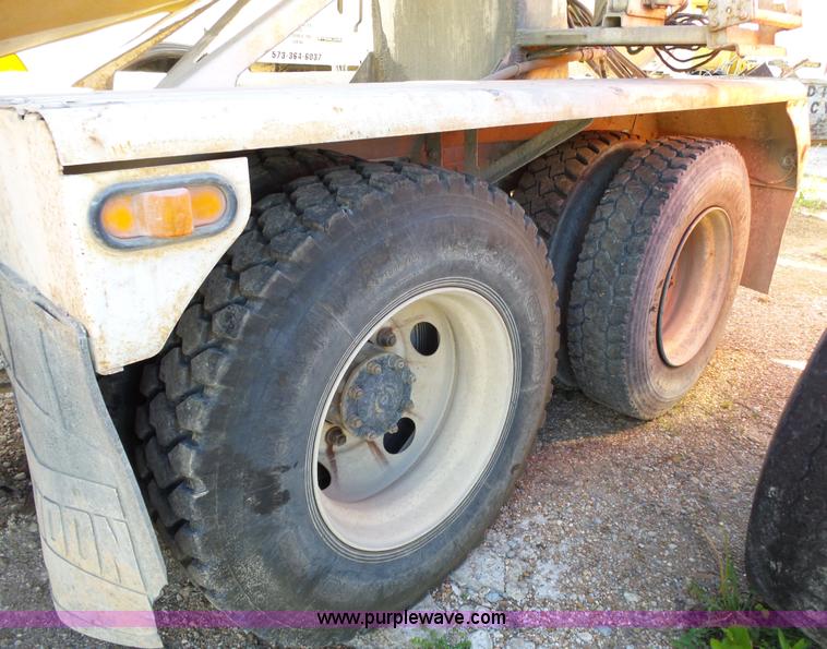 image for item L2018 2000 Sterling L8513 mixer truck