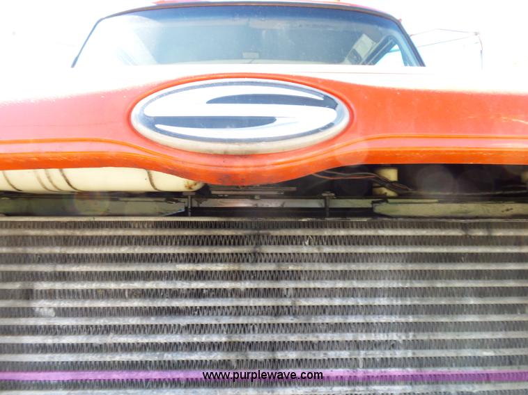 image for item L2018 2000 Sterling L8513 mixer truck