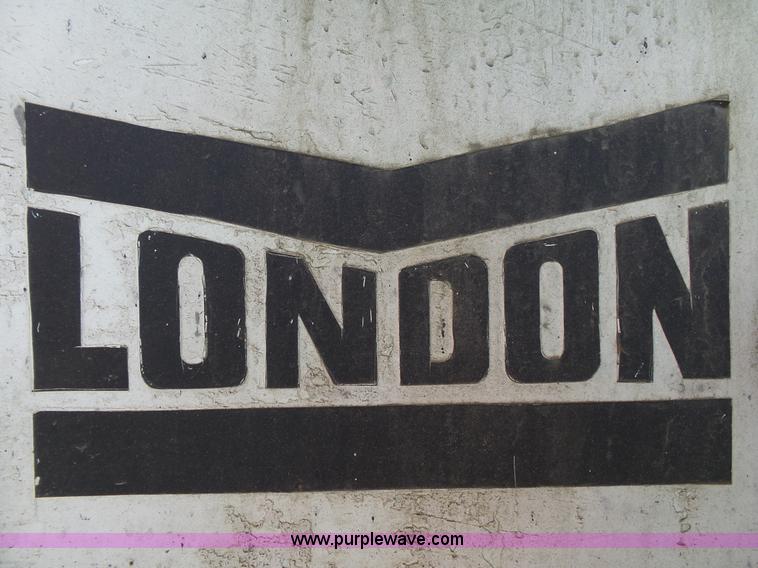 image for item L2018 2000 Sterling L8513 mixer truck