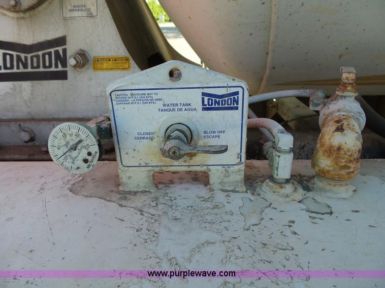 image for item L2018 2000 Sterling L8513 mixer truck