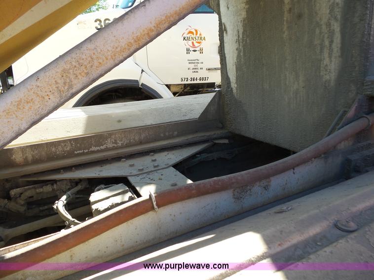 image for item L2018 2000 Sterling L8513 mixer truck