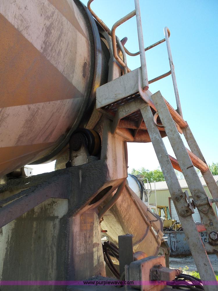 image for item L2018 2000 Sterling L8513 mixer truck