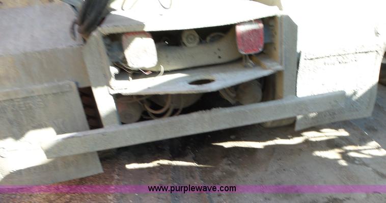 image for item L2018 2000 Sterling L8513 mixer truck