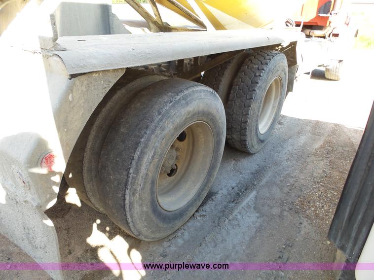 image for item L2018 2000 Sterling L8513 mixer truck