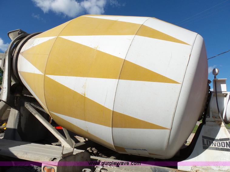 image for item L2018 2000 Sterling L8513 mixer truck