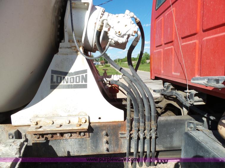 image for item L2018 2000 Sterling L8513 mixer truck