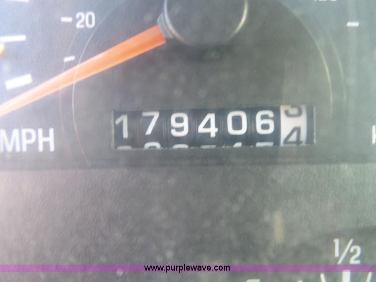 image for item L2018 2000 Sterling L8513 mixer truck