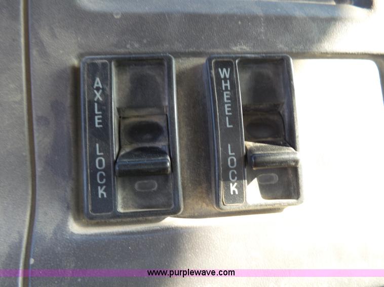 image for item L2018 2000 Sterling L8513 mixer truck