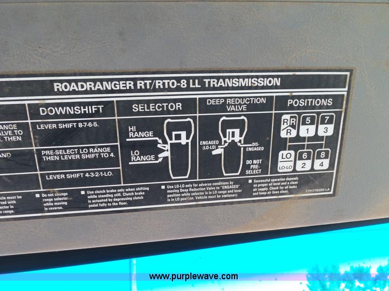 image for item L2018 2000 Sterling L8513 mixer truck