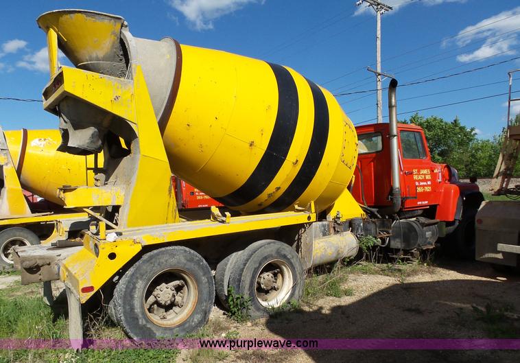 image for item L2019 1989 Ford LT8000 mixer truck