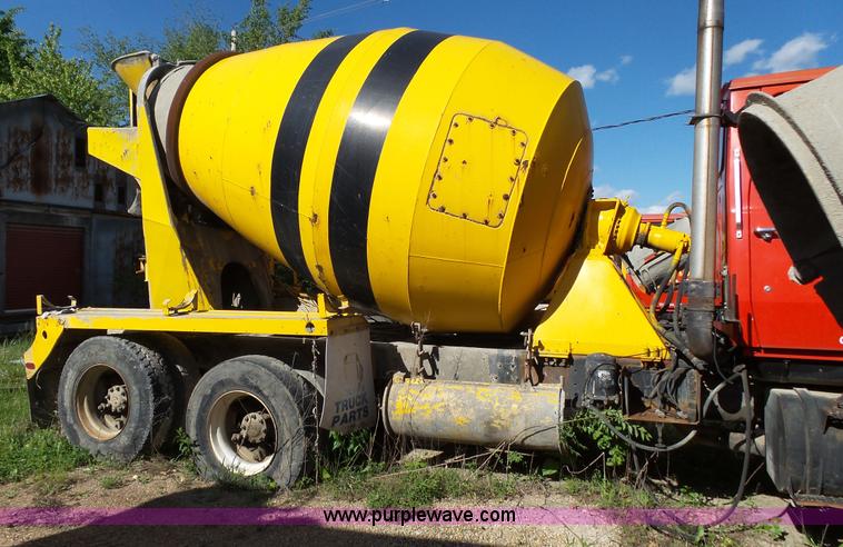 image for item L2019 1989 Ford LT8000 mixer truck