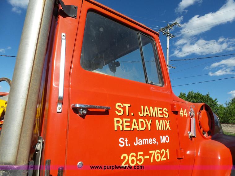 image for item L2019 1989 Ford LT8000 mixer truck