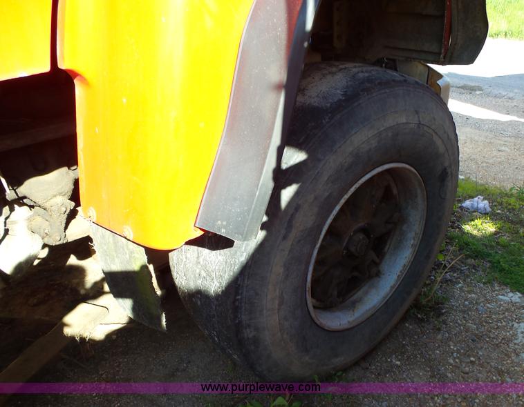 image for item L2019 1989 Ford LT8000 mixer truck