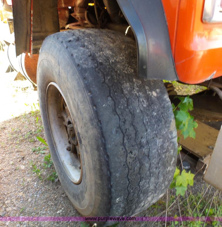 image for item L2019 1989 Ford LT8000 mixer truck