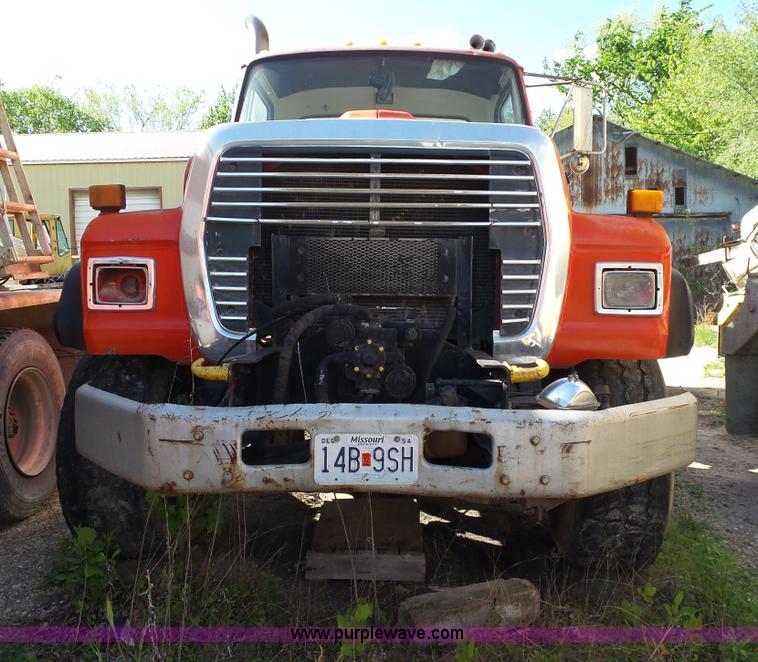 image for item L2019 1989 Ford LT8000 mixer truck