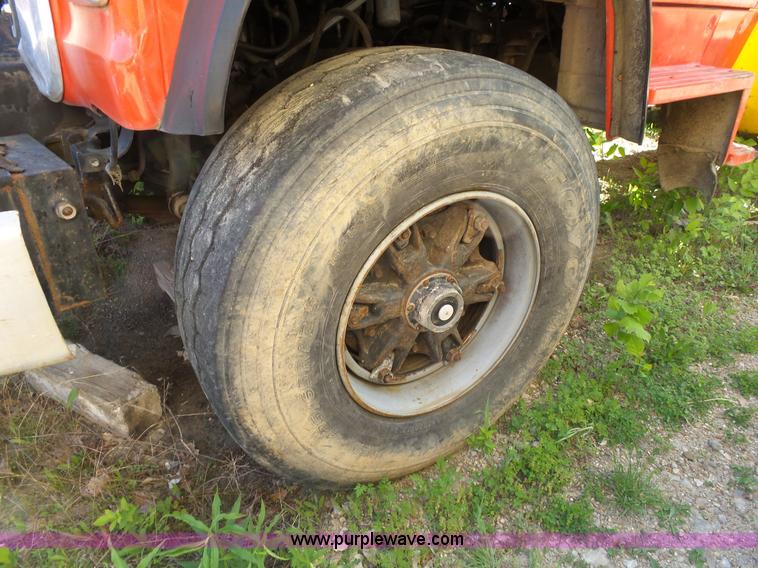 image for item L2019 1989 Ford LT8000 mixer truck