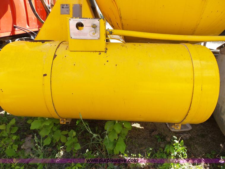 image for item L2019 1989 Ford LT8000 mixer truck