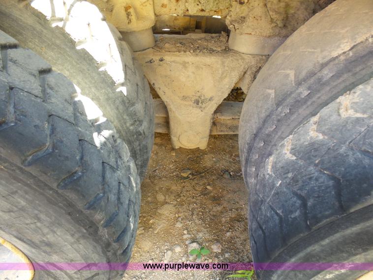 image for item L2019 1989 Ford LT8000 mixer truck