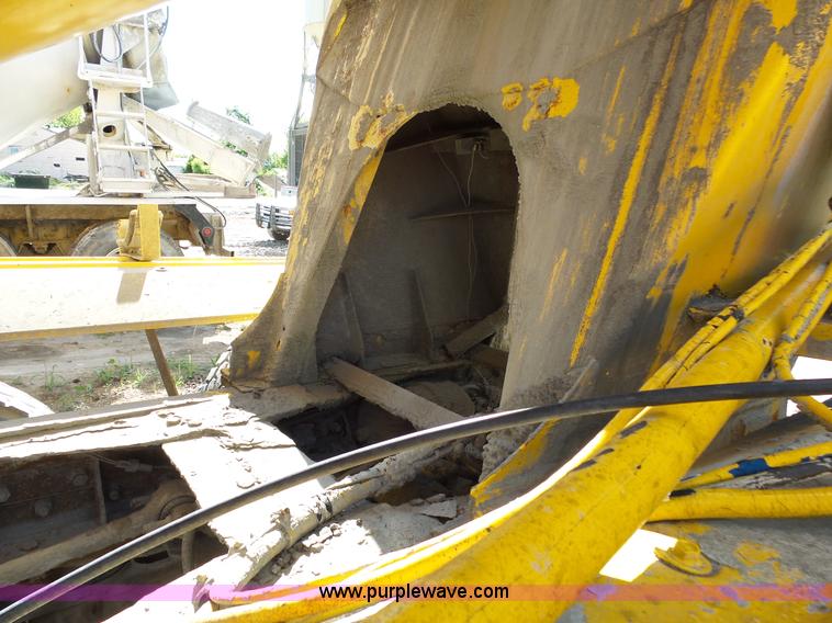 image for item L2019 1989 Ford LT8000 mixer truck