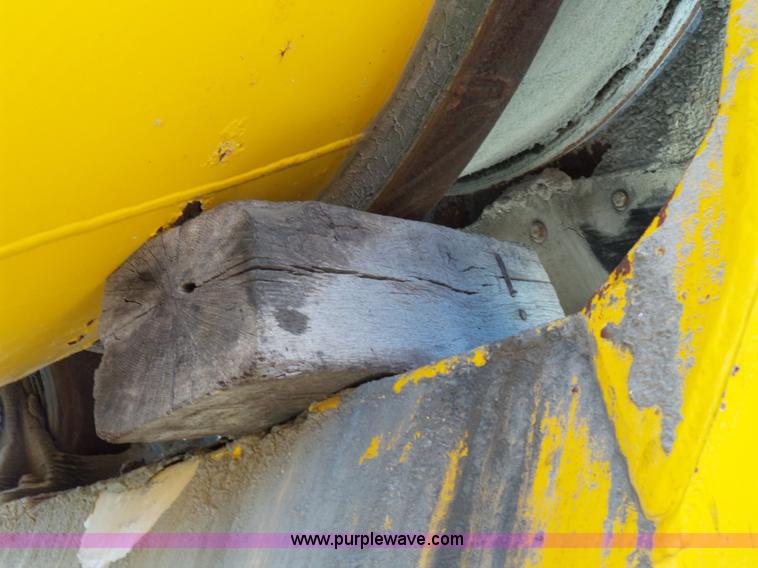 image for item L2019 1989 Ford LT8000 mixer truck