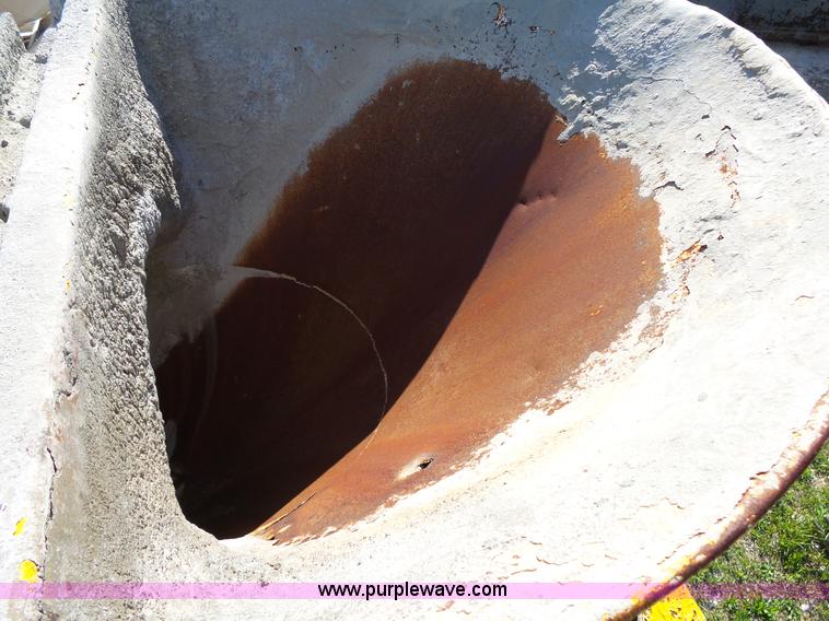 image for item L2019 1989 Ford LT8000 mixer truck