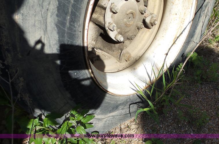 image for item L2019 1989 Ford LT8000 mixer truck